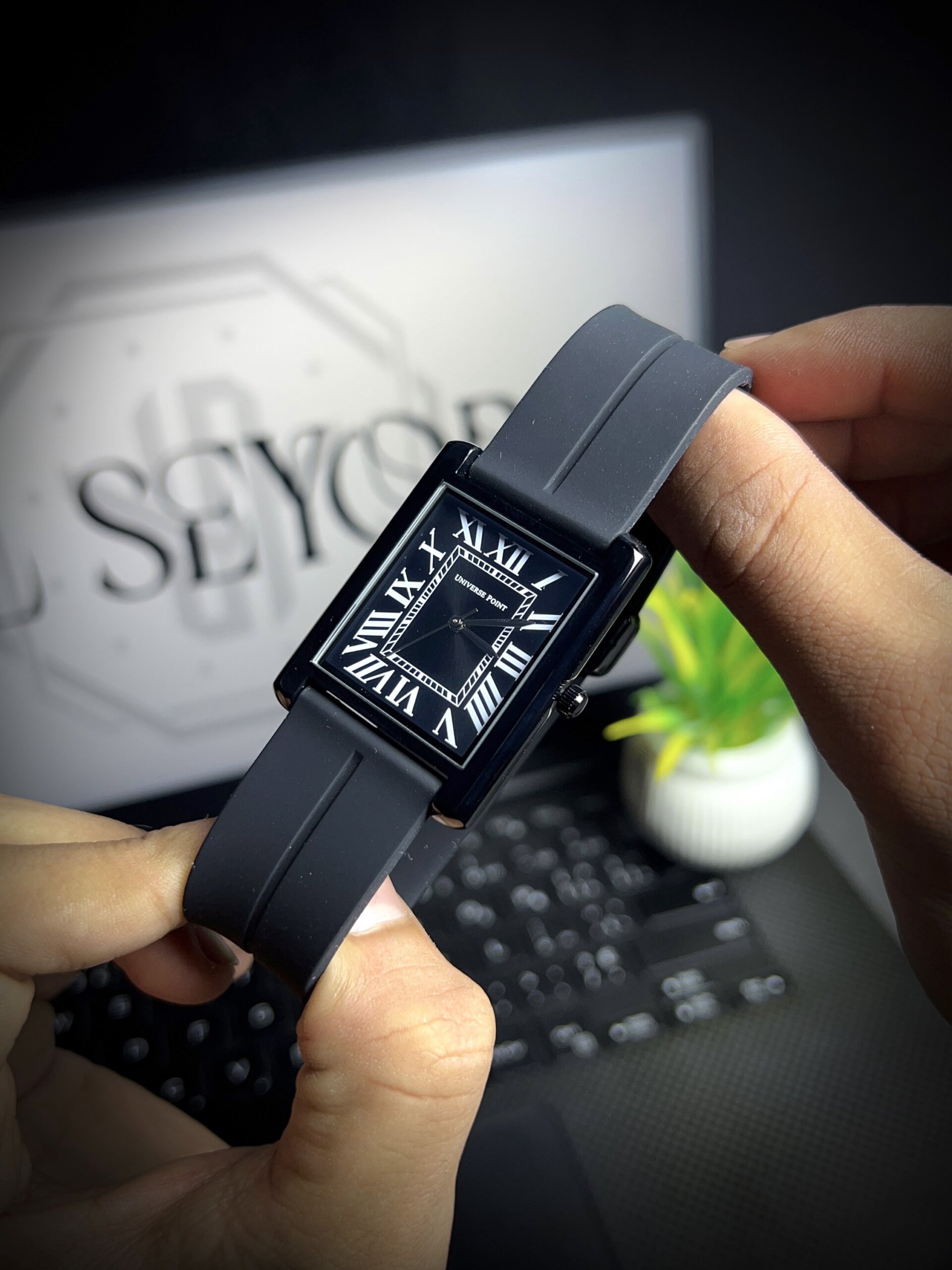 Universe point - old money TANK