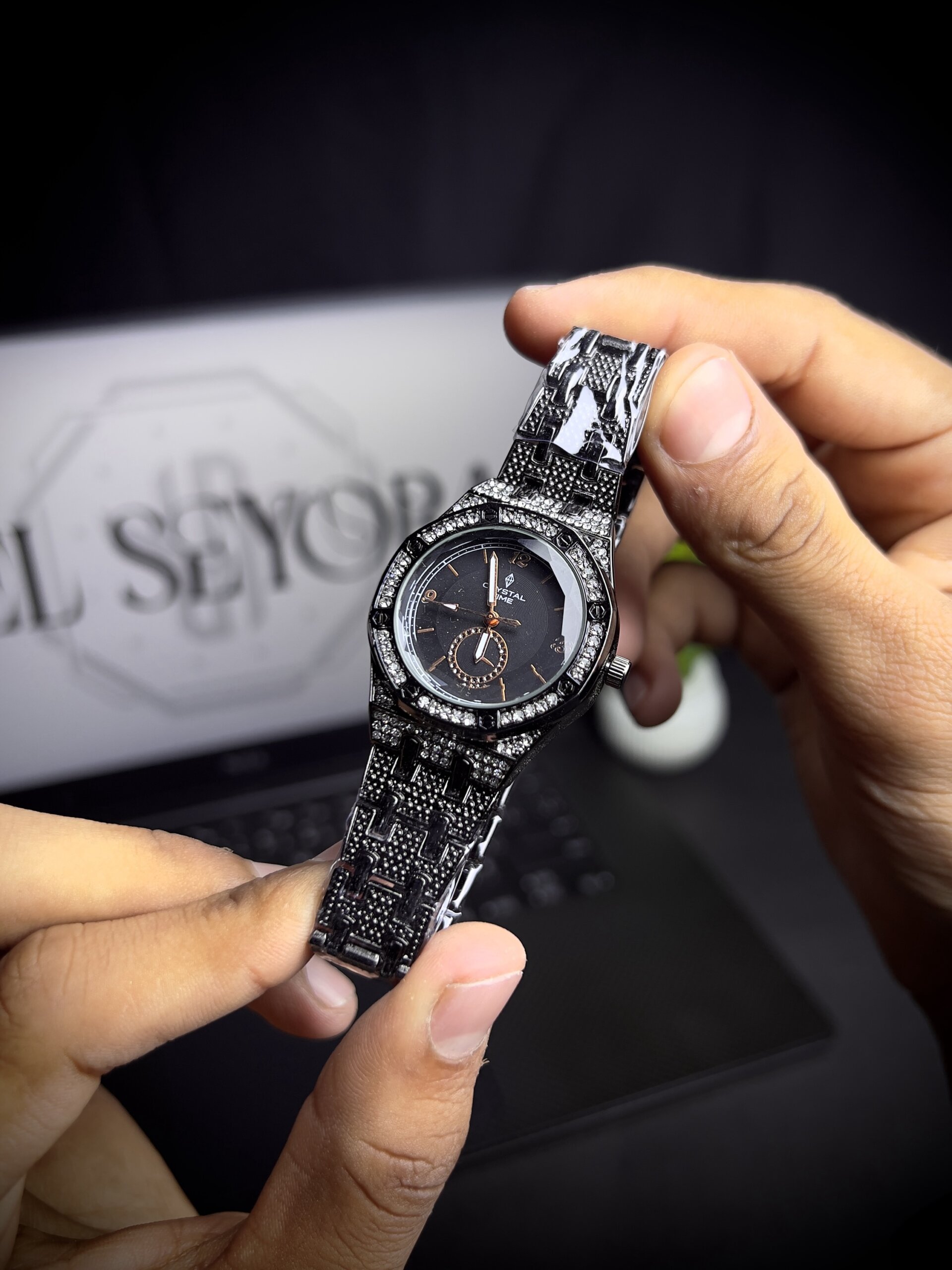 Women watch diamond dial black