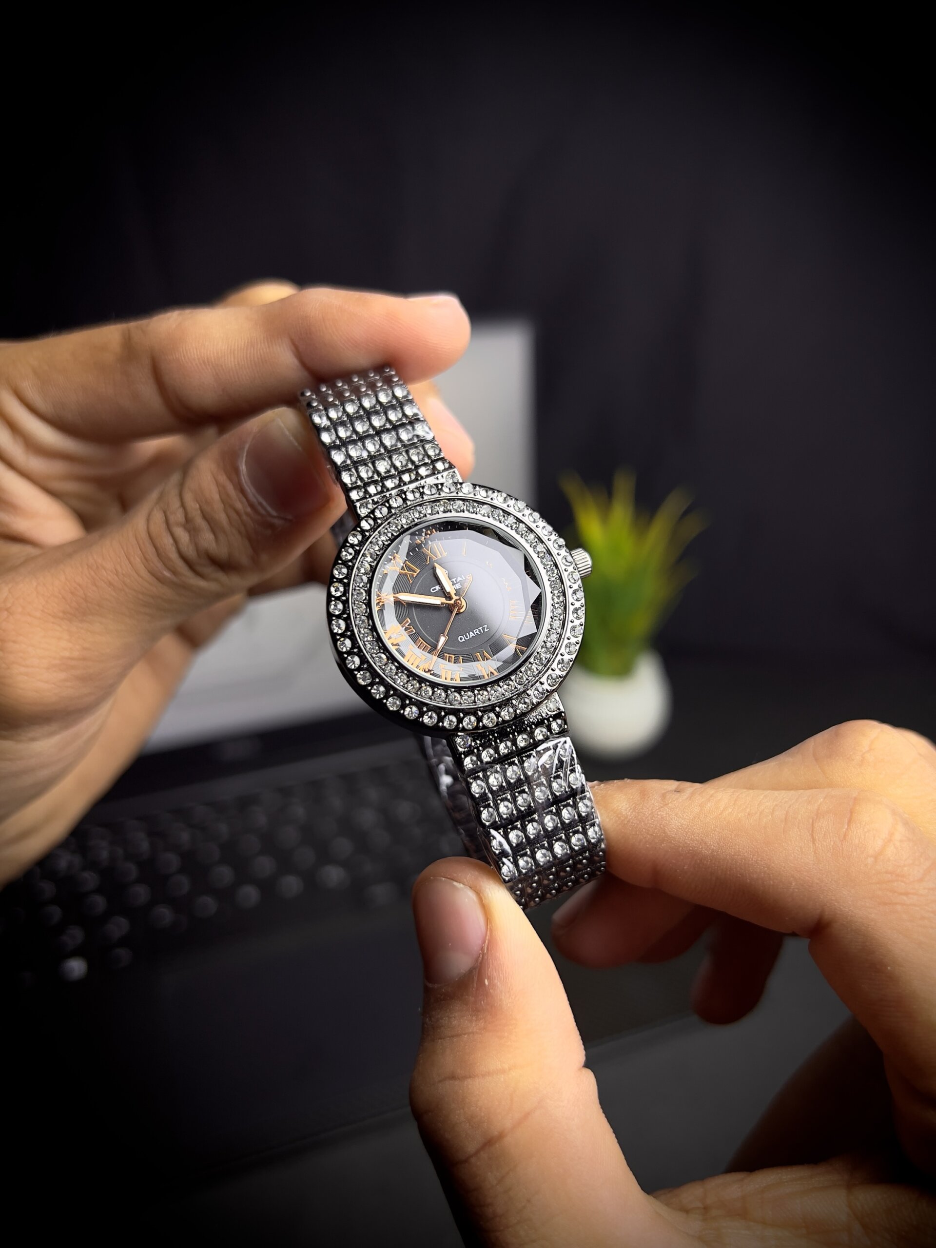 Women watch circle black