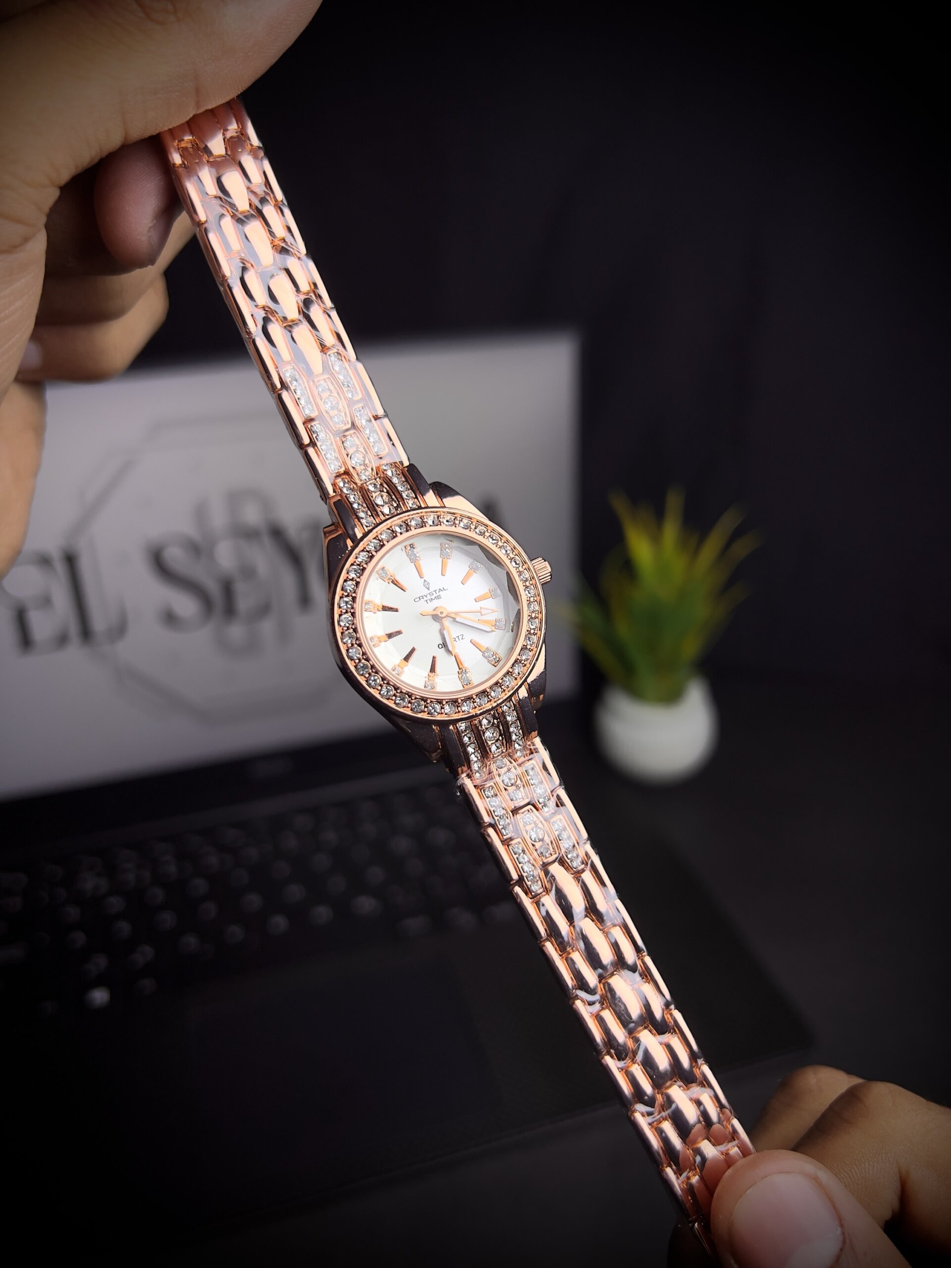 Women watch hexicle white