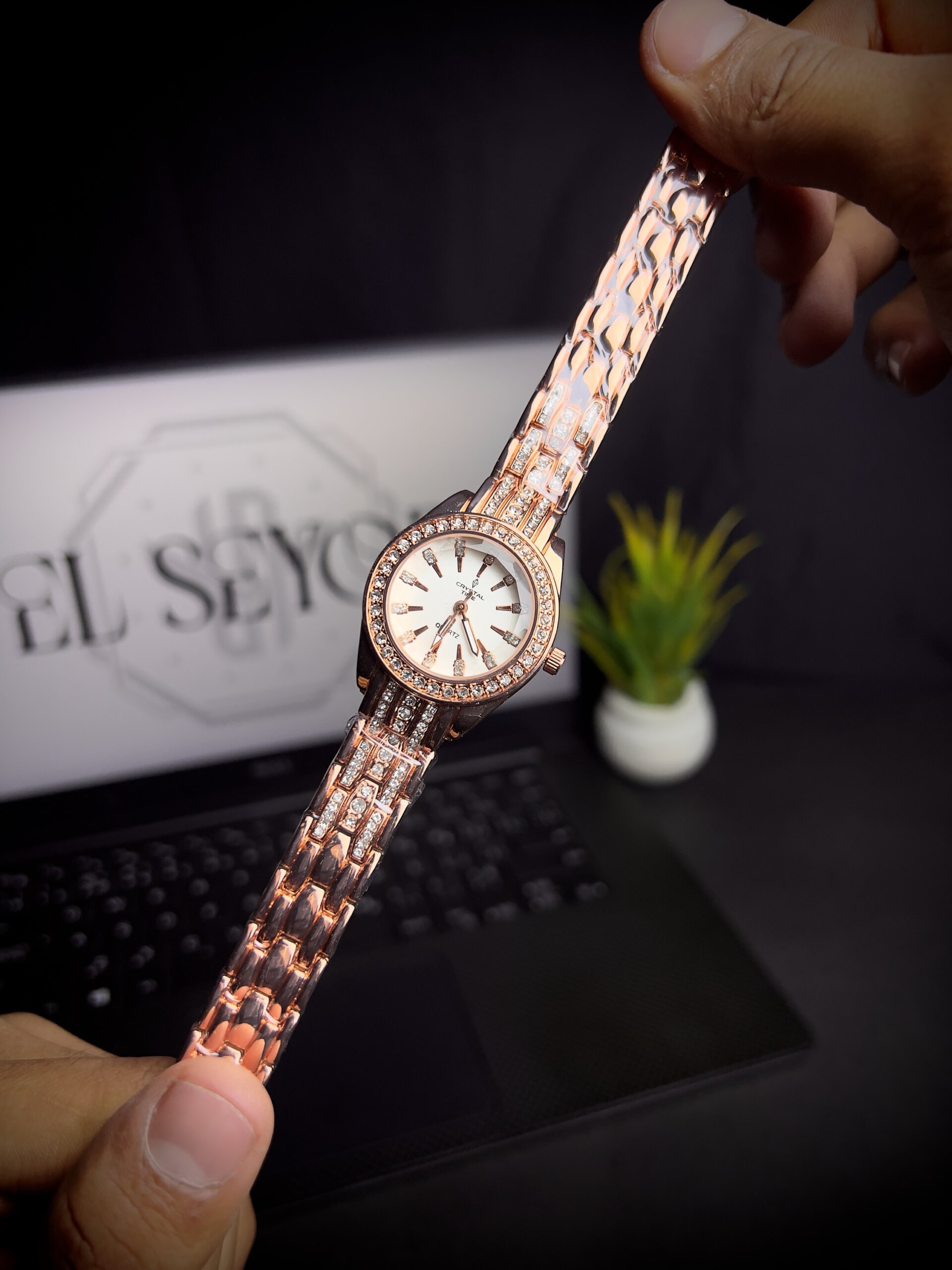 Women watch hexicle white